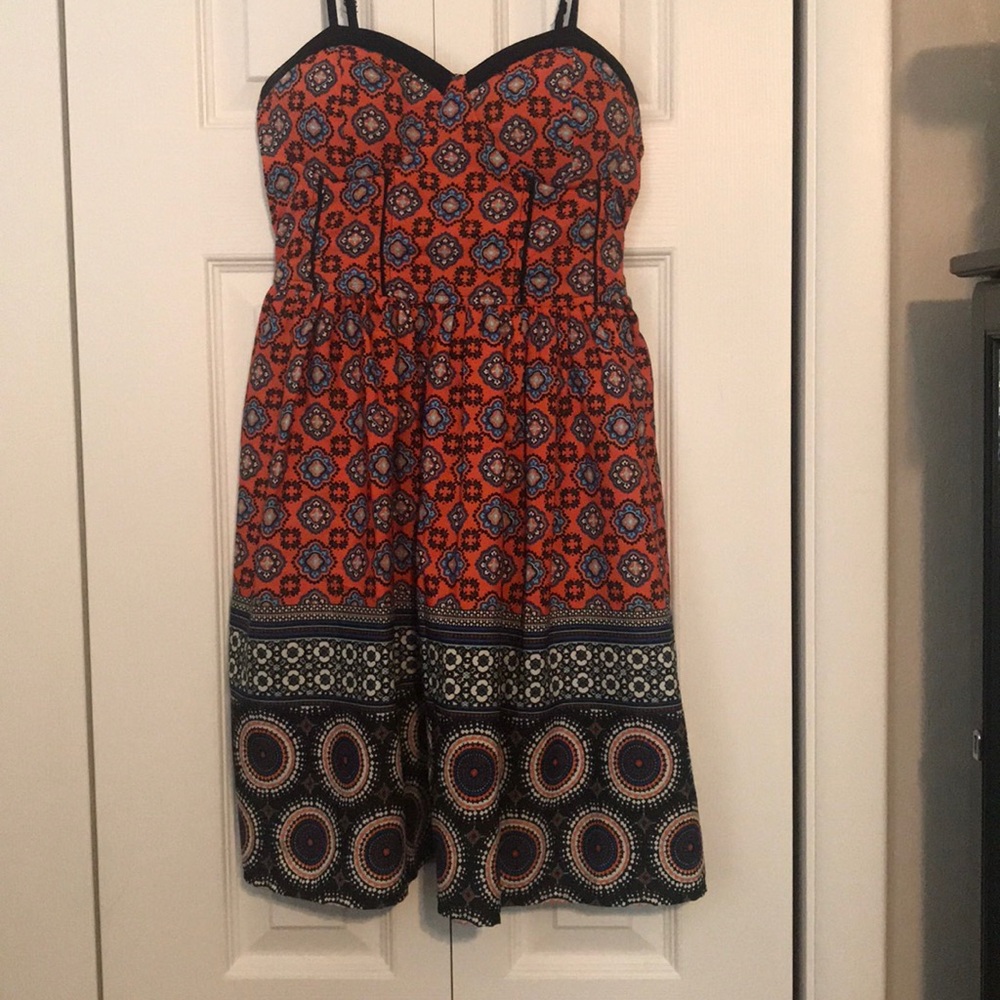 Mini dress, tight at wait